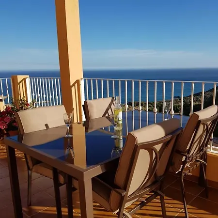 Apartment South Facing Apartment, Fantastic Sea Views,terrace, 300m