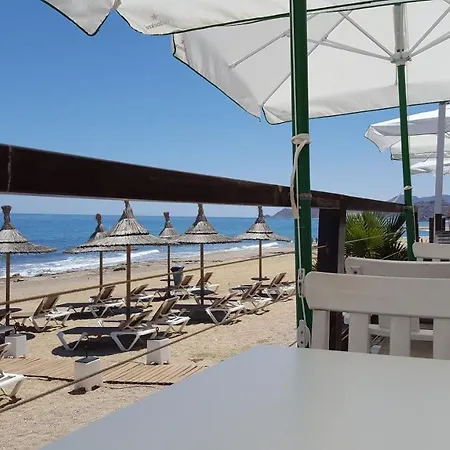 Apartamento South Facing Apartment, Fantastic Sea Views,terrace, 300m