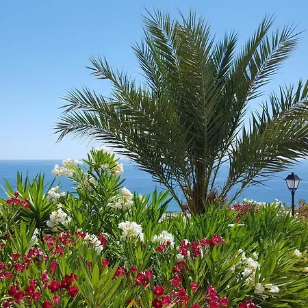Apartamento South Facing Apartment, Fantastic Sea Views,terrace, 300m *