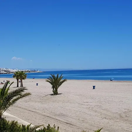 Apartamento South Facing Apartment, Fantastic Sea Views,terrace, 300m